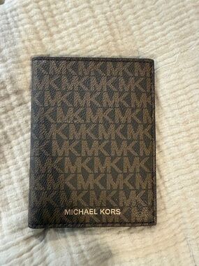 Michael Kors Brown/Tan MK Signature Card & Passport Sleeve
